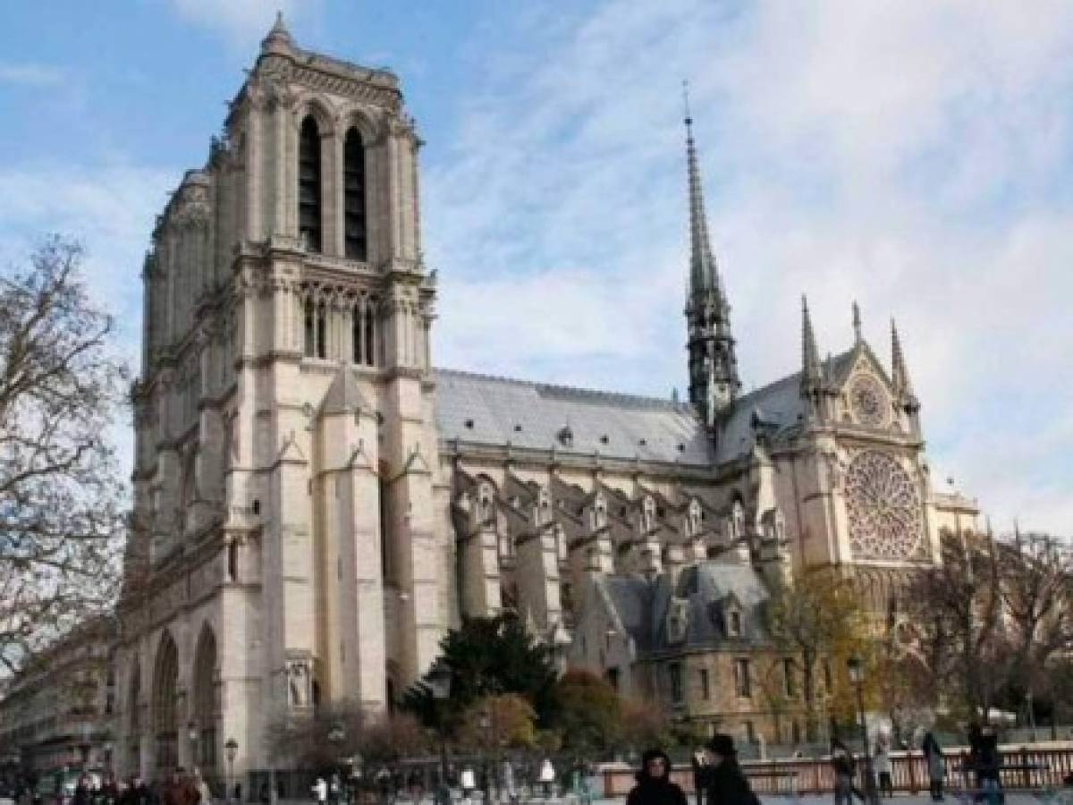 Arquitecto encargado de Notre-Dame pide reconstruir la aguja tal como era