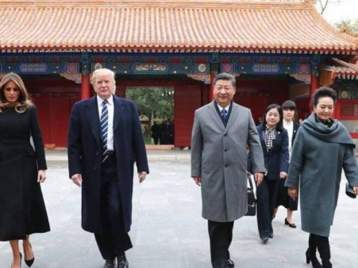 Xi recibe con pompa al presidente Trump en primer día de gira por Pekín