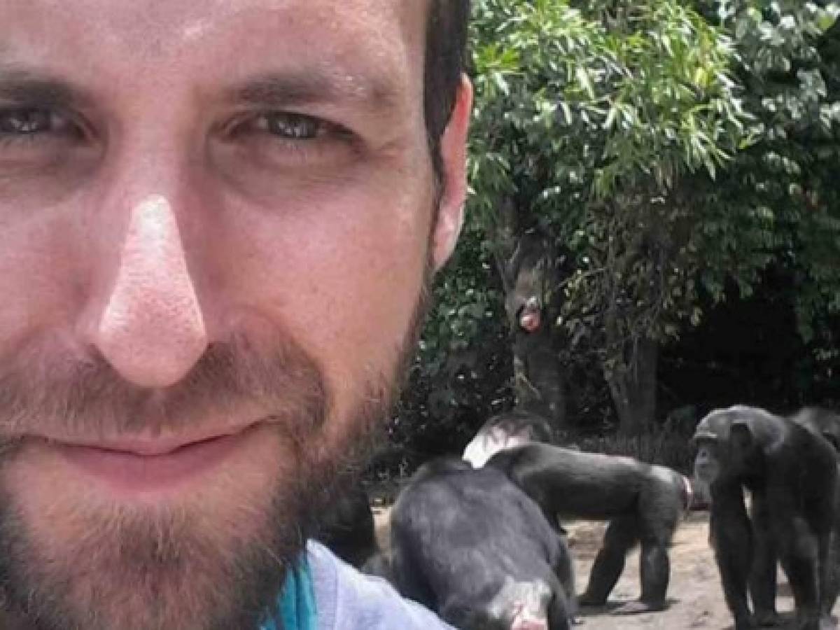 Camarógrafo estadounidense con ébola llega al país