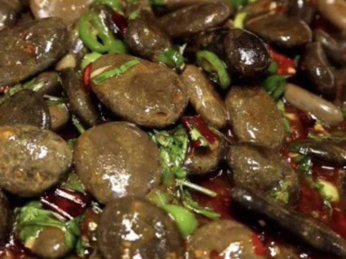 ¿El plato más duro del mundo? Las piedras salteadas son la última moda en China