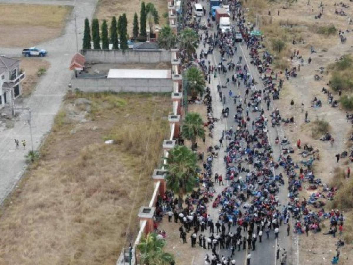 Guatemala reprime y dispersa caravana migrante que busca EEUU