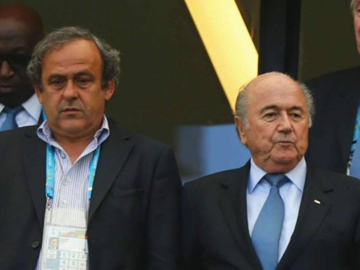 Blatter y Michel Platini, excluidos de fútbol durante 8 años