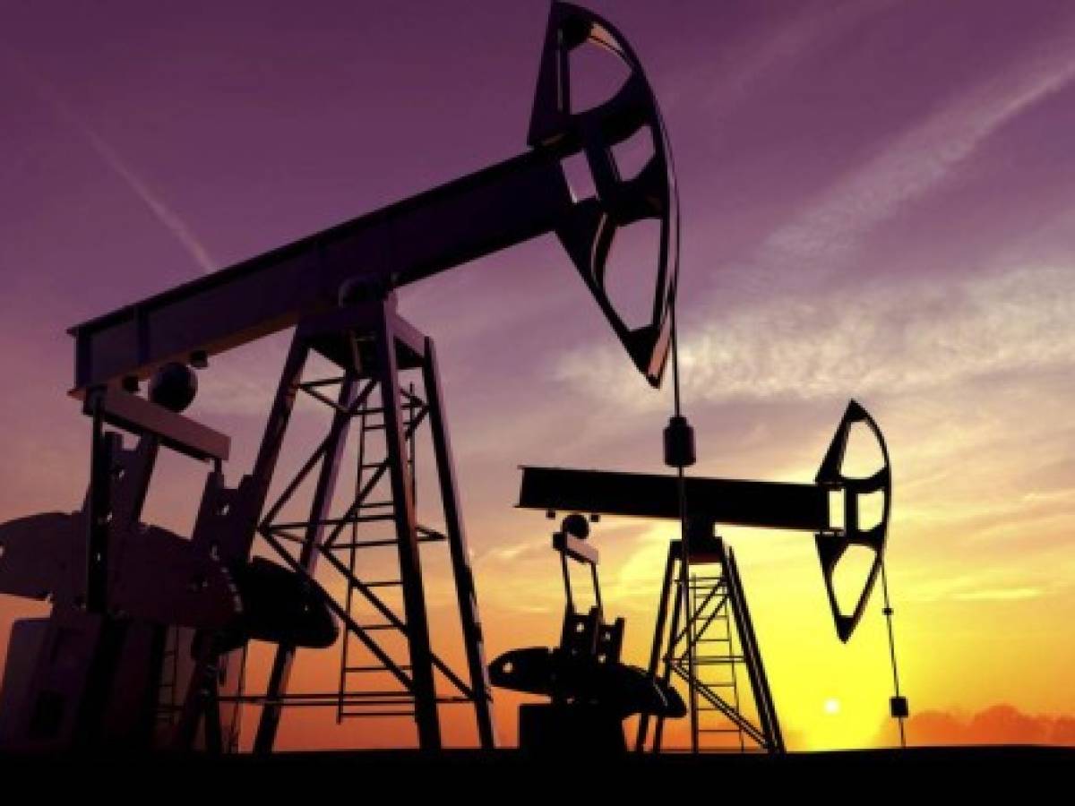 EEUU reduce inesperadamente sus inventarios de petróleo
