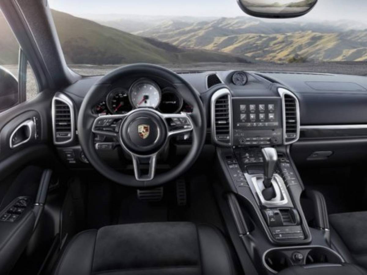 Porsche lanza en El Salvador la Cayenne Platinum Edition