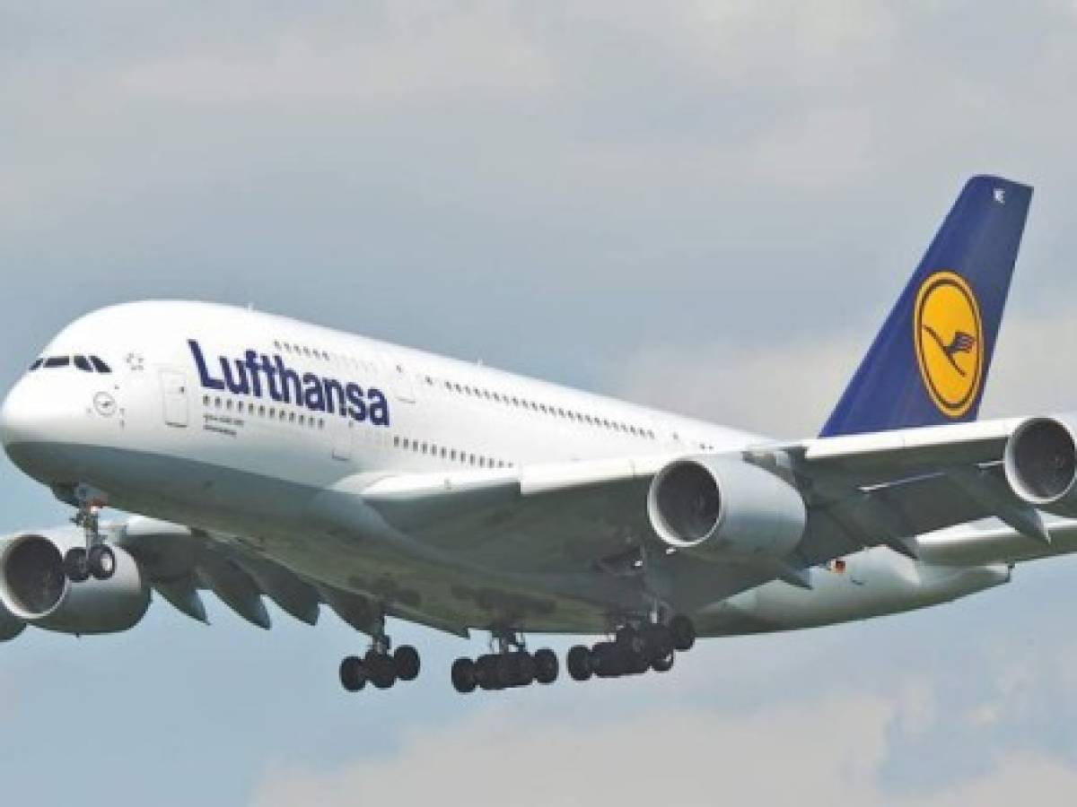 Lufthansa cancela 33.000 vuelos por variante ómicron