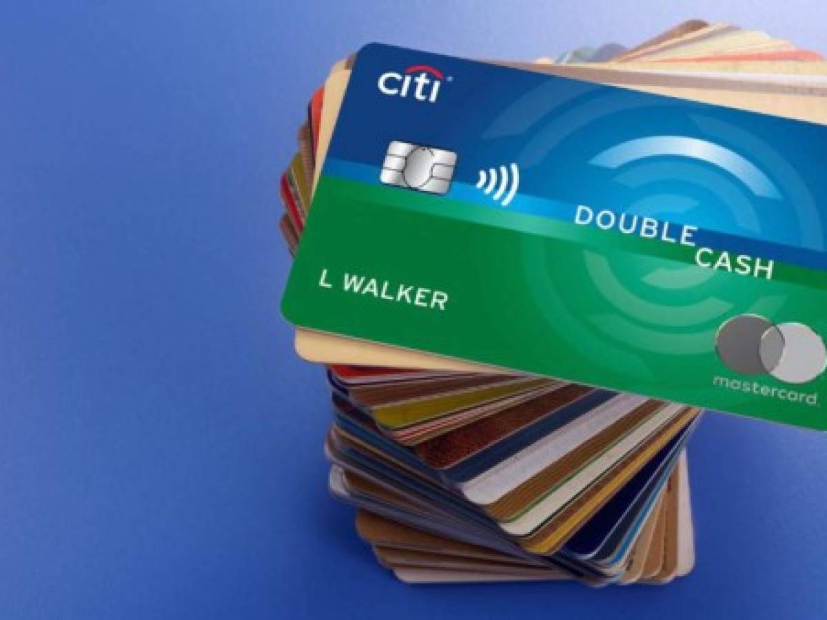 El Salvador: Circulan más de 1,2 millones de tarjetas de crédito