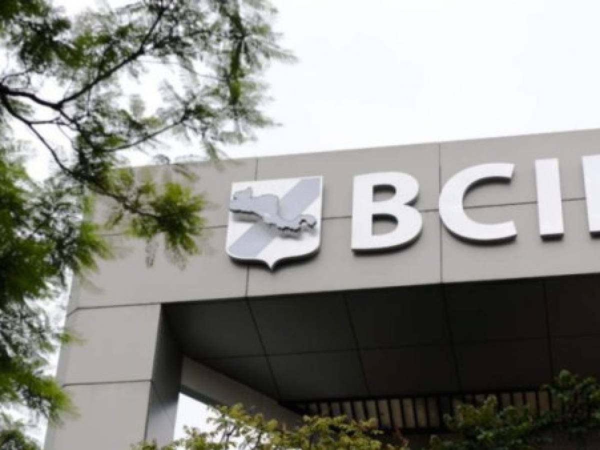 Costa Rica propone reducir salarios de directores de Banco Centroamericano