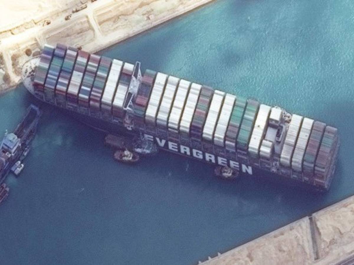 Egipto exige una compensación de US$900 millones por barco Ever Given