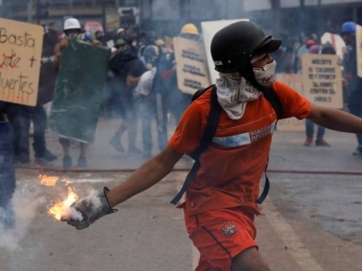 Bonos en dólares de Venezuela caen a mínimos en 13 meses luego de sanciones de EE.UU.