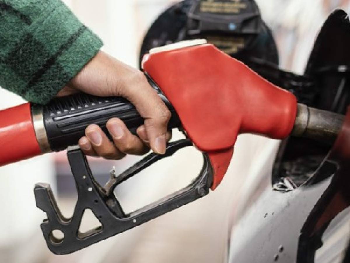 Costa Rica elabora ley para congelar impuesto único de los combustibles tras invasión a Ucrania