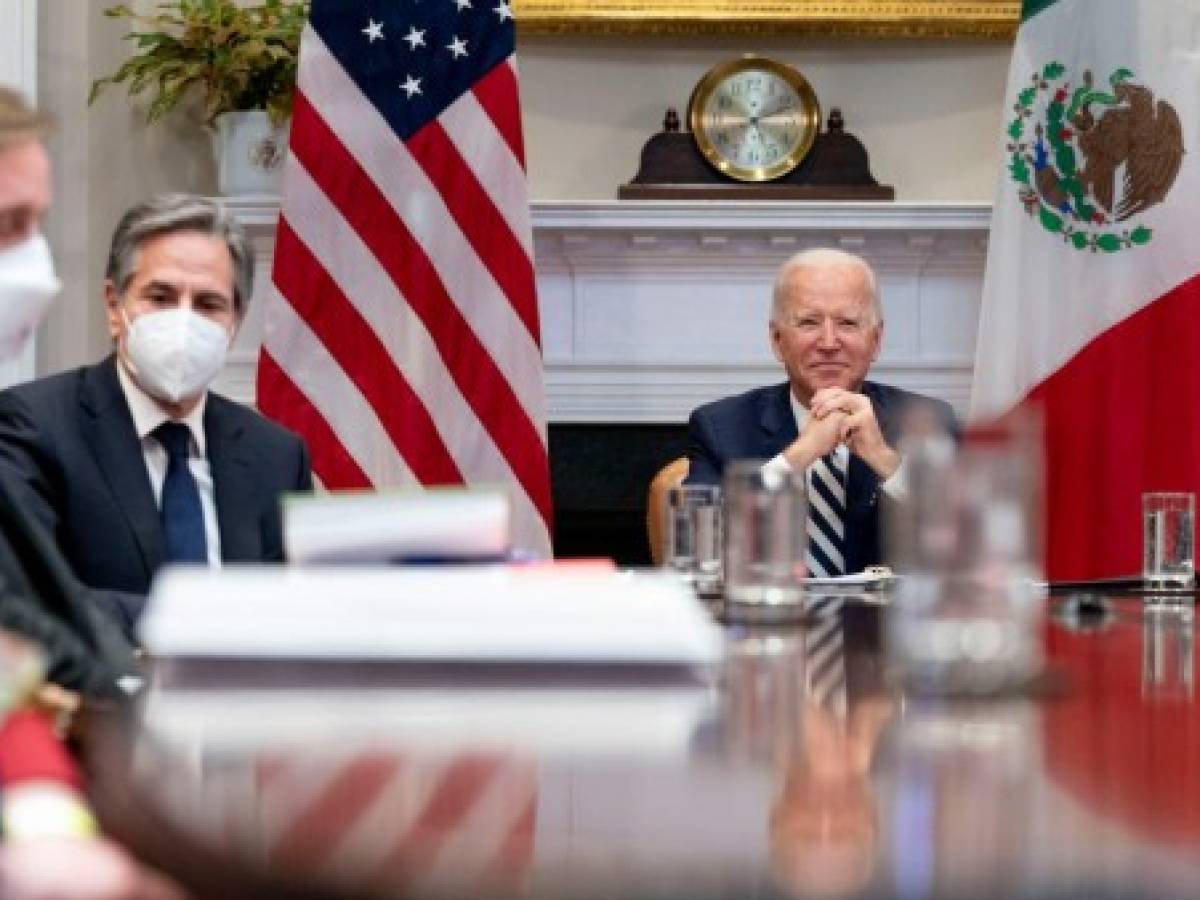 Biden y López Obrador hablan de migración y covid en cumbre virtual