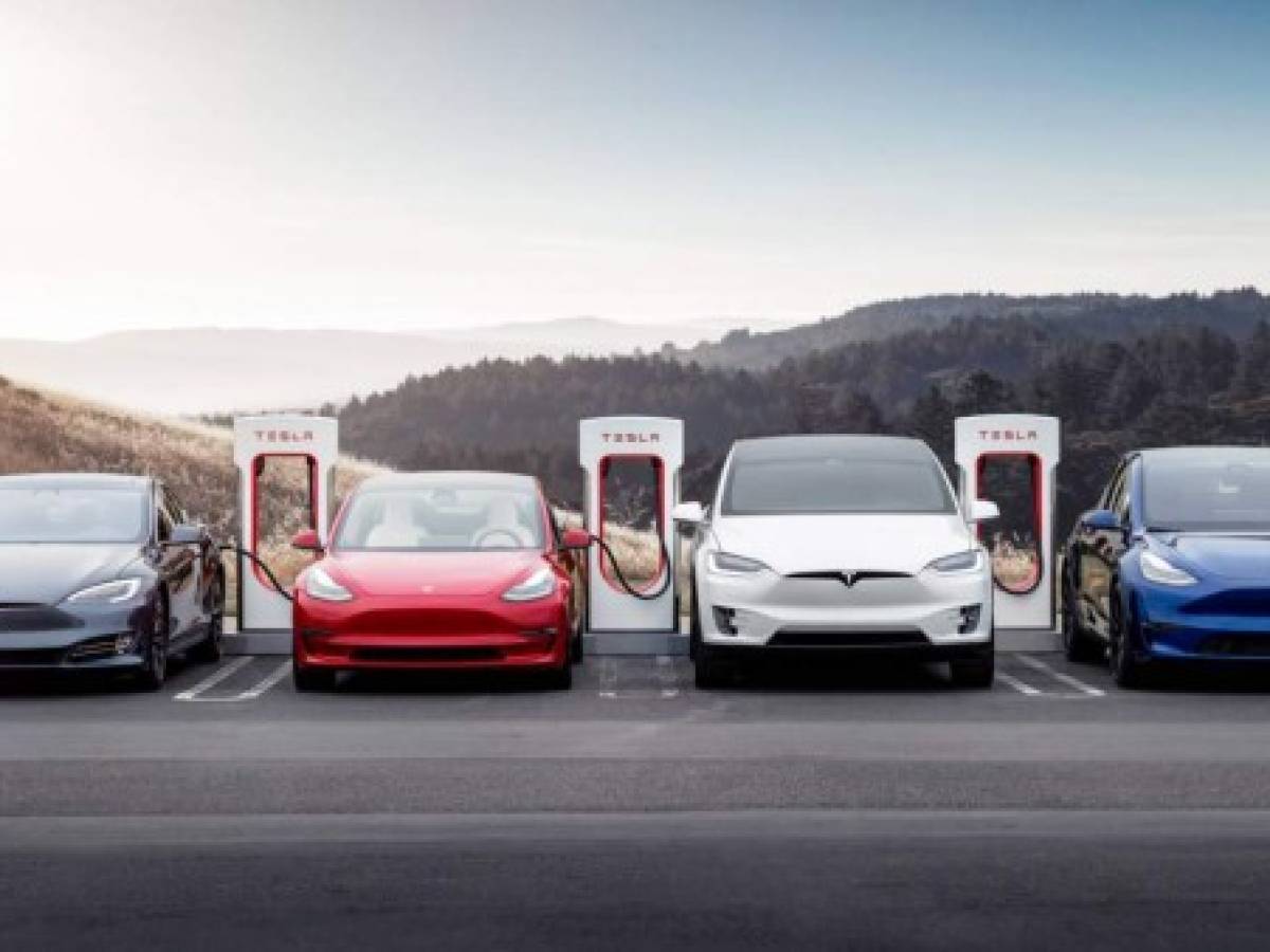 Tesla anuncia que sus clientes pueden pagar con bitcóins