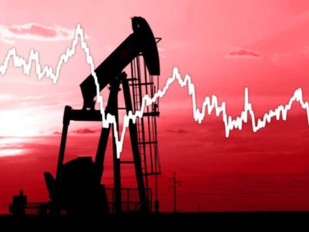 Los futuros de petróleo caen por debajo de cero dólares por primera vez en la historia