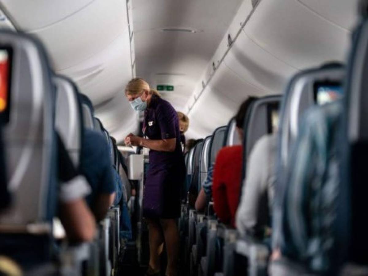 Aerolínea Delta descuenta US$200 por mes a empleados no vacunados contra covid