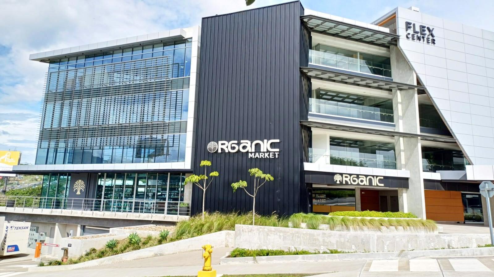 Ubicado en el corazón de Guachipelín de Escazú, Rganic Market no es solo un supermercado, sino un espacio donde se celebra el bienestar, la alimentación consciente y el comercio justo. Foto de cortesía