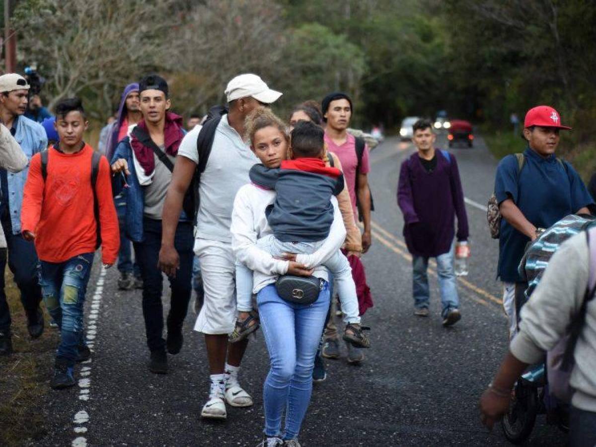 Ola de migrantes irregulares provoca crisis en paso por Honduras hacia EEUU