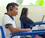 <i>Para Centroamérica, la experiencia salvadoreña abre una discusión sobre cómo utilizar la IA para atender desafíos educativos persistentes, especialmente en sistemas que necesitan mejorar resultados y ampliar oportunidades. (Foto: Banco Mundial)</i>