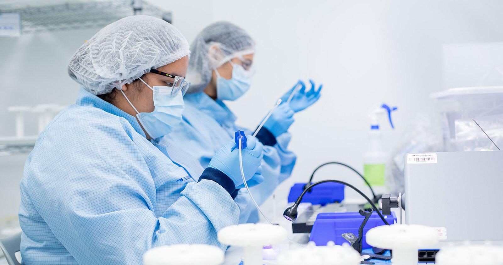 La empresa está dedicada al ensamblaje de catéteres mínimamente invasivos de alto volumen para terapias de electrofisiología, vasculares, cardíacas estructurales y otros dispositivos médicos que requieren ensamblaje manual de precisión. Foto de cortesía