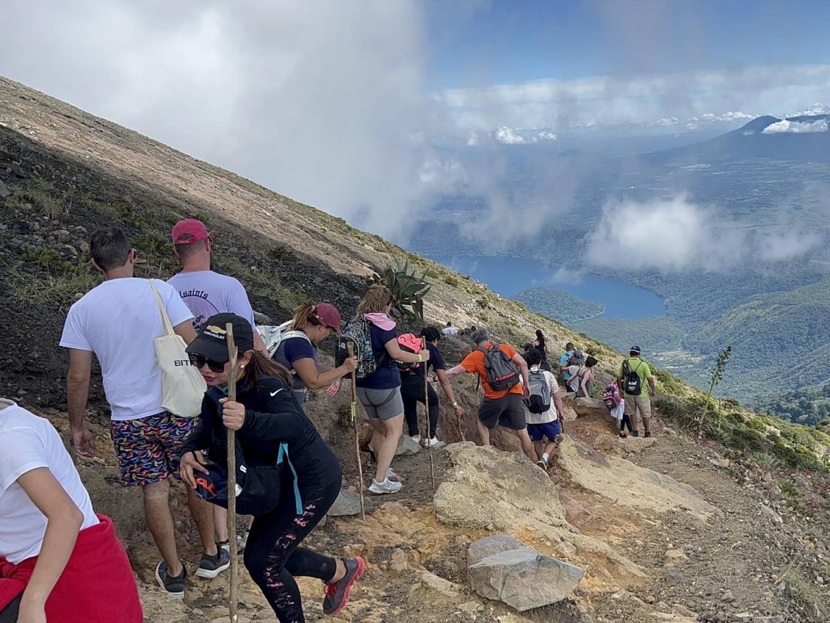 Amplían plazos y turistas podrán permanecer hasta seis meses en El Salvador