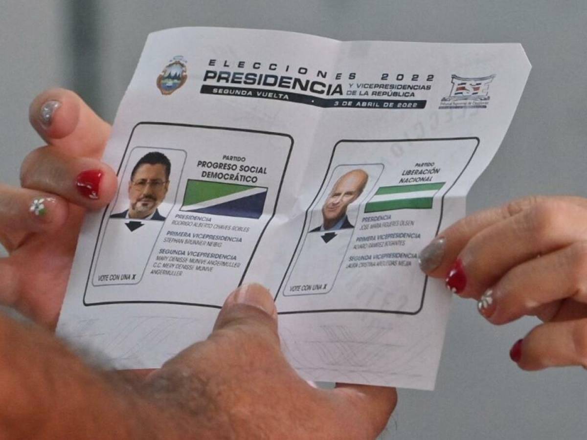 Con la previsión de un abstencionismo récord cierran los centros de votación en Costa Rica