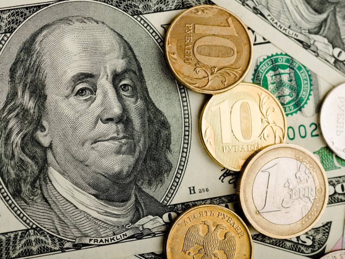 Dólar alcanza nuevo máximo en casi 20 años ante el euro