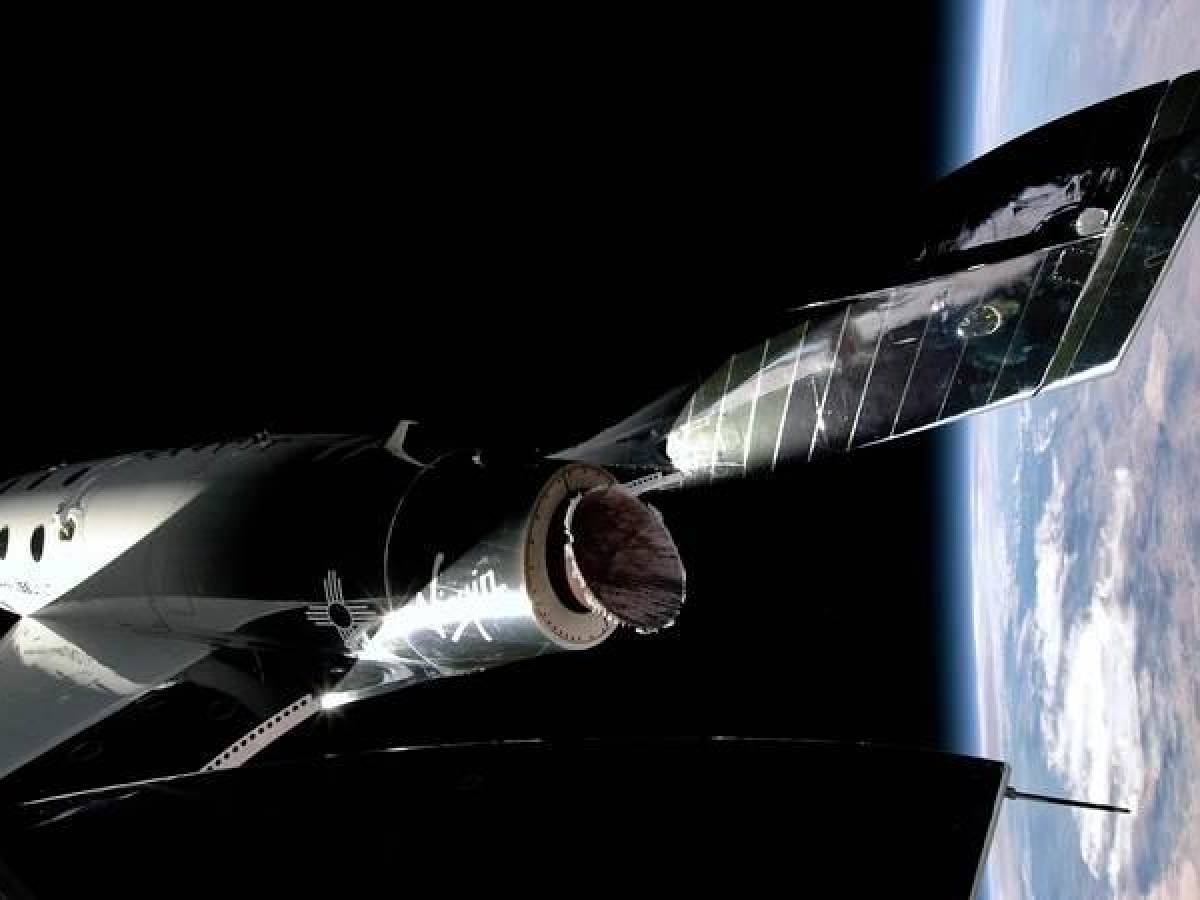 Virgin Galactic lanzará un servicio comercial de vuelos espaciales a fines de junio