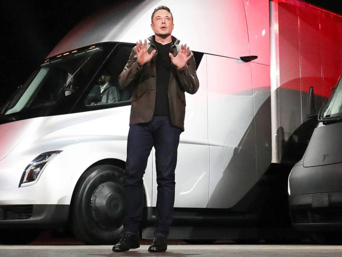 Tesla entrega su primer camión eléctrico, el Semi