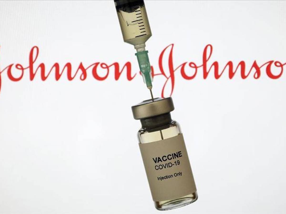 Johnson &amp; Johnson suspende proyecciones de ventas de su vacuna contra el Covid-19