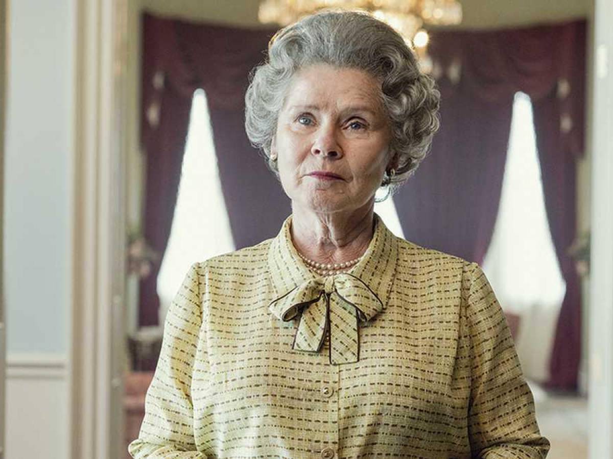 La actriz Imelda Staunton tomará la posta como la reina Isabel II en la quinta y sexta temporada de “The Crown”, aún sin estrenar.