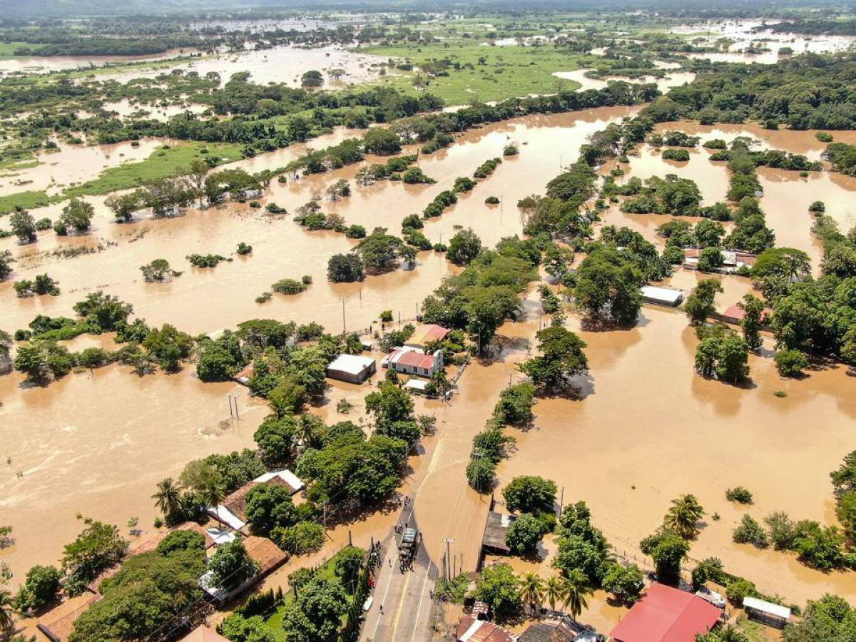 El Salvador comienza a evaluar sus daños tras paso de tormenta Julia