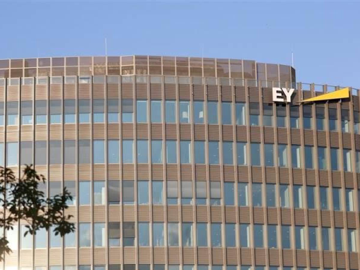 Ernst &amp; Young planea suprimir unos 3.000 puestos de trabajo