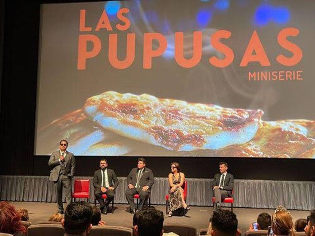 Kenneth Müller recibe reconocimiento por miniserie ‘Las Pupusas’