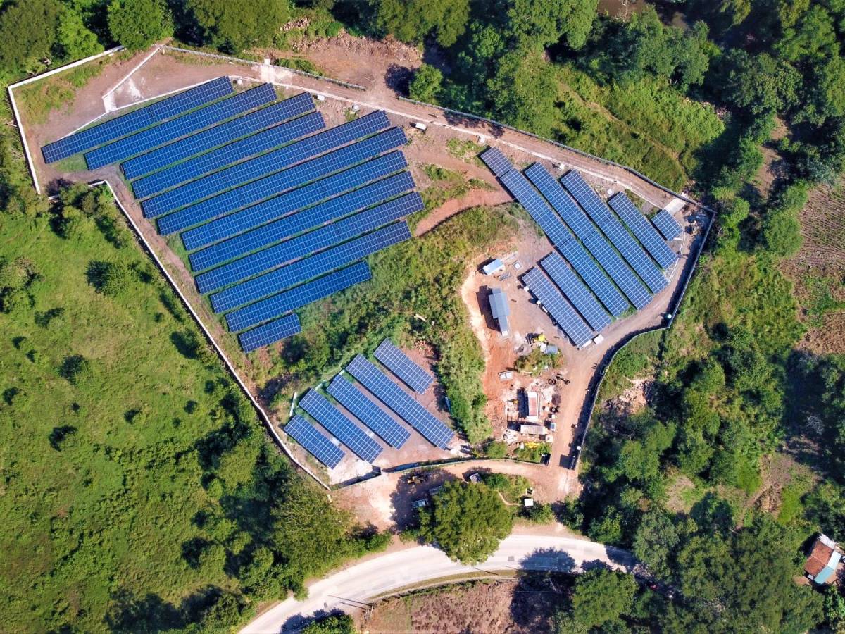 AES construye planta solar a cliente comercial en El Salvador