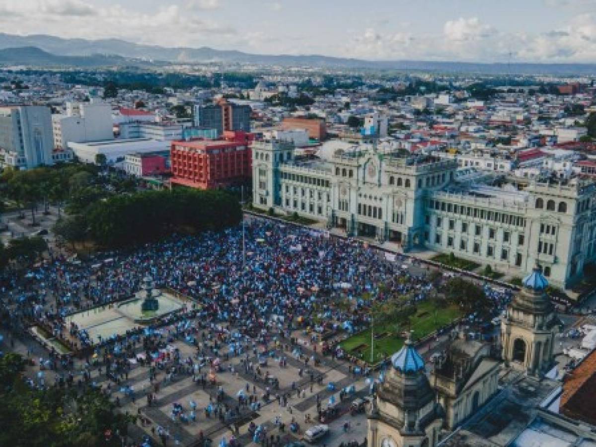 Miles vuelven a manifestarse contra corrupción en Guatemala