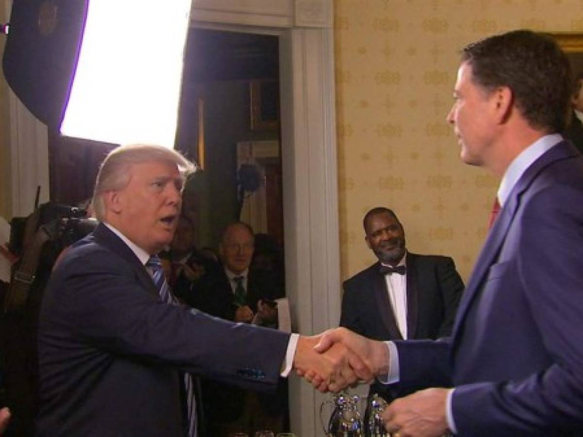 Trump advierte a exjefe del FBI que no filtre información y lo amenaza con grabaciones