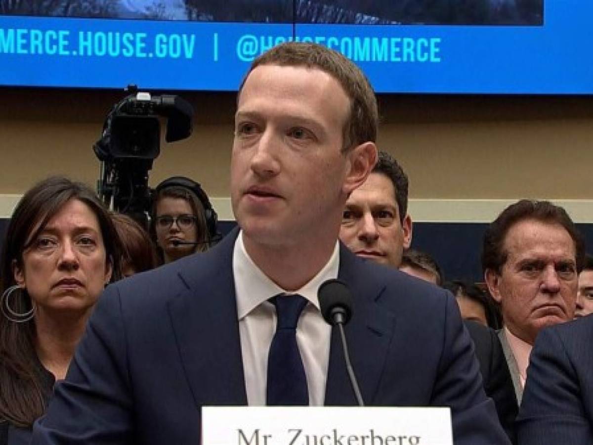 Mark Zuckerberg defiende el modelo económico de Facebook