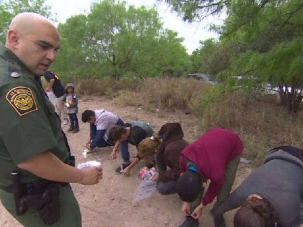 Más de 100.000 familias y menores han sido detenidos en la frontera sur de EE. UU.