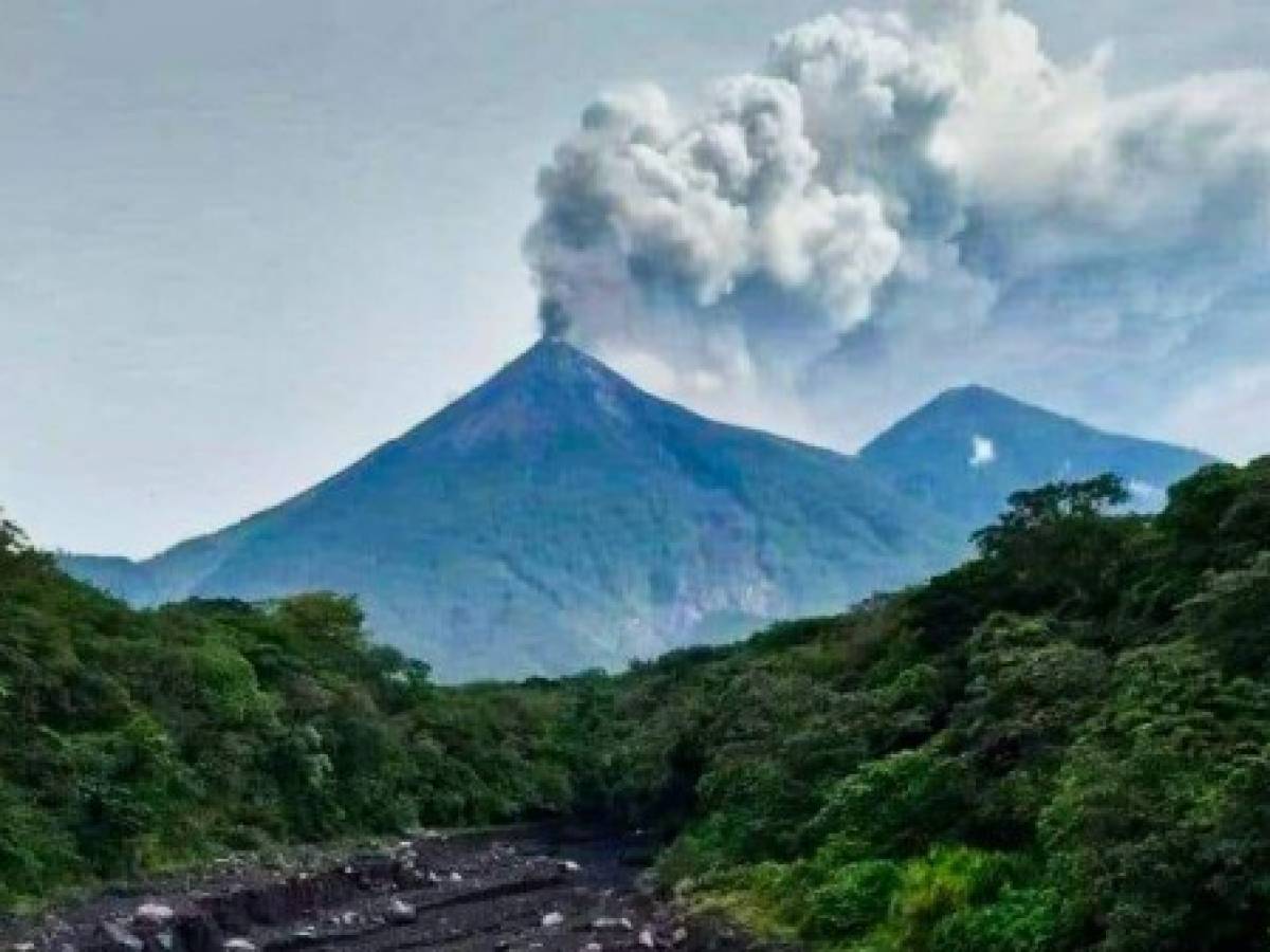 Guatemala: Volcán de Fuego entra en erupción y se reporta caída de ceniza