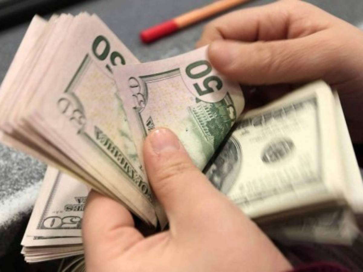 El Salvador con el mayor aumento de salarios en el sector público