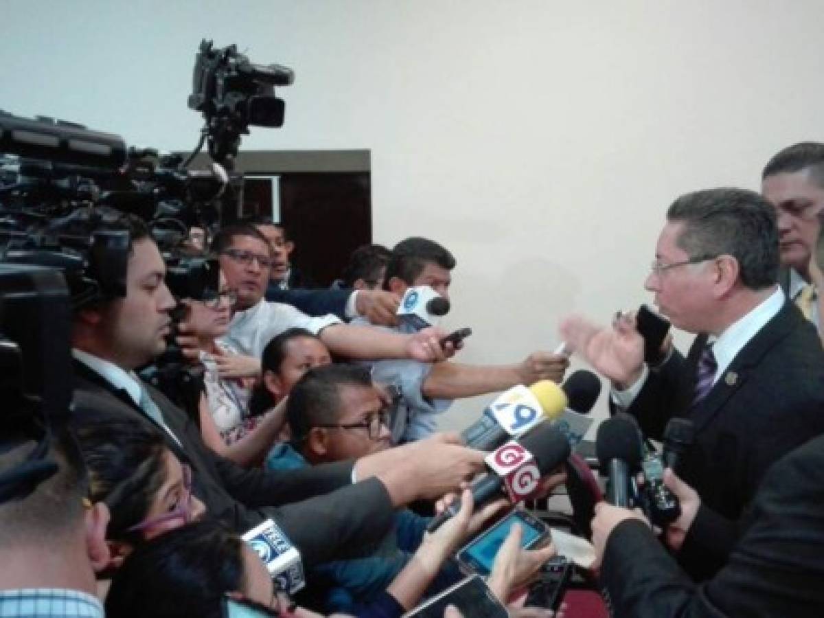 El Salvador: Ordenan capturar exguerrilleros acusados de derribar helicóptero en 1991
