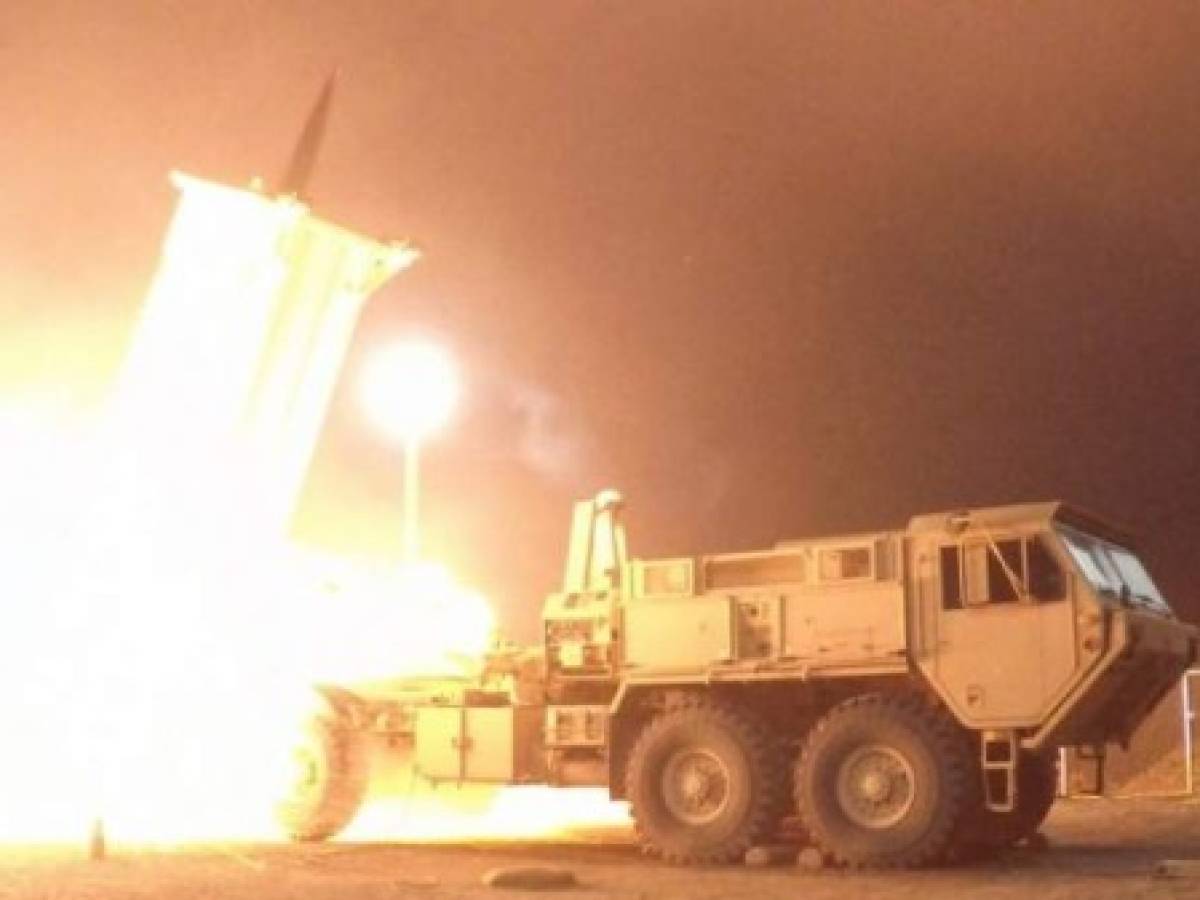 A finales de julio ásado, EEUU divulgó fotos del Terminal High Altitude Area Defense (THAAD), un sistema de intercepción de misiles en una escalada del tono bélico con la península de Corea, país que según la inteligencia estadounidense Corea del Norte ya tiene capacidad de disparar misiles con ojivas nucleares.