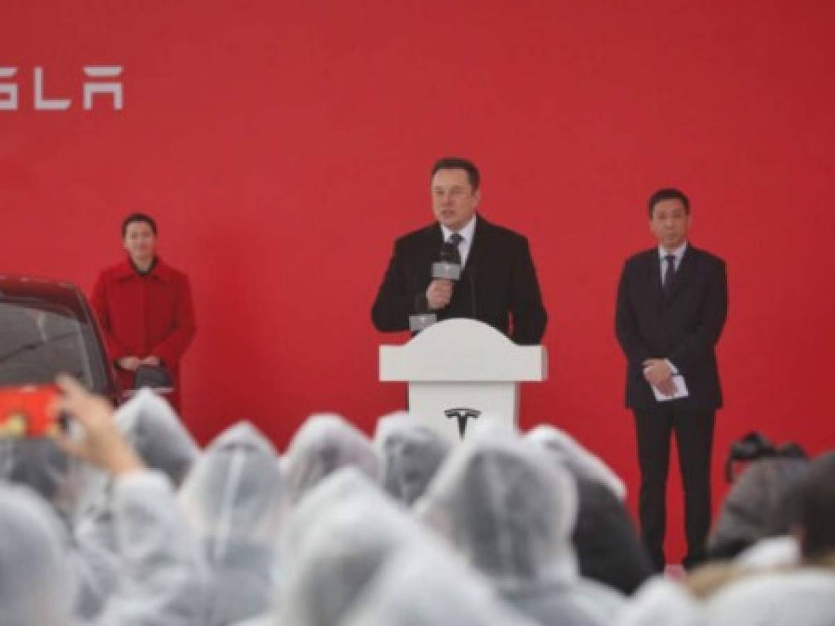 Tesla abre sala de exhibición en región china donde EEUU dice que hay genocidio