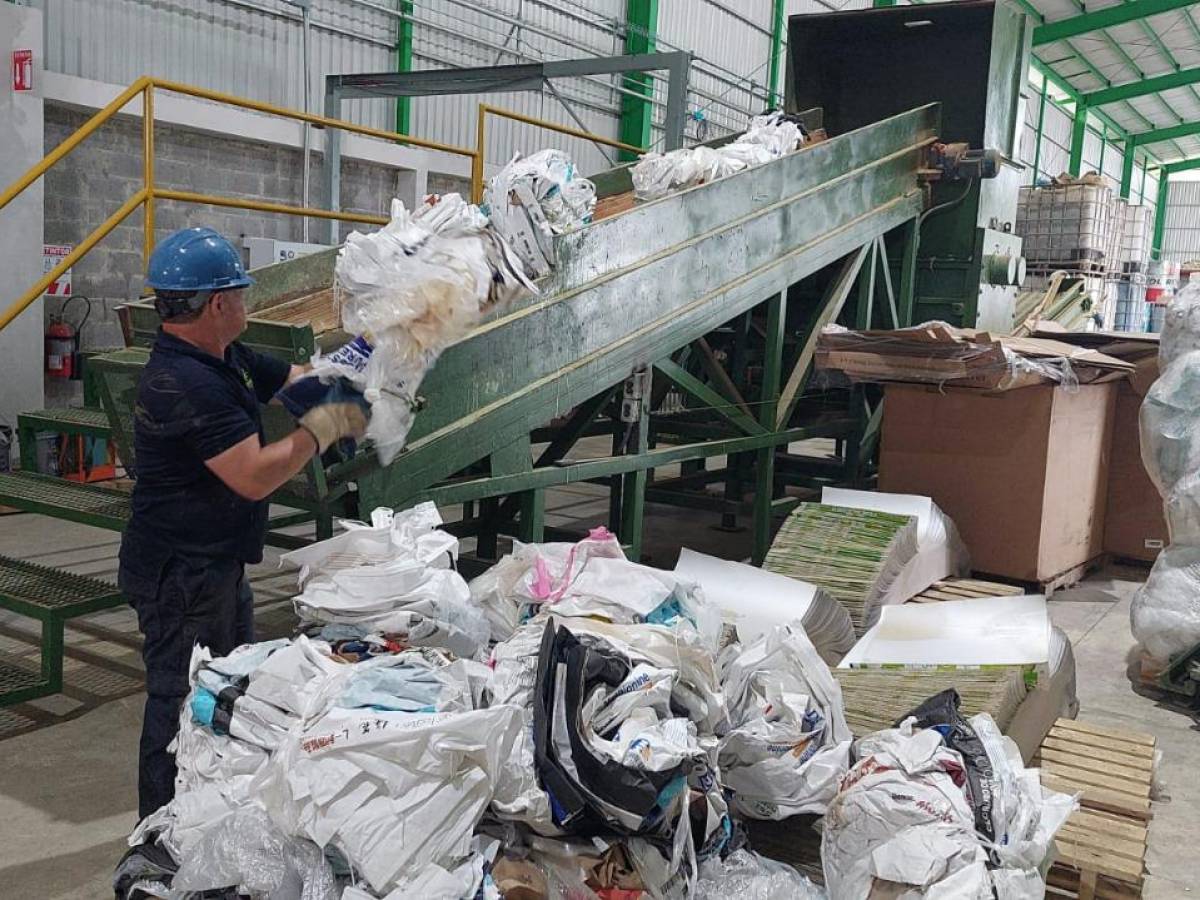 Abren planta para tratar residuos peligrosos y excedentes industriales en Costa Rica