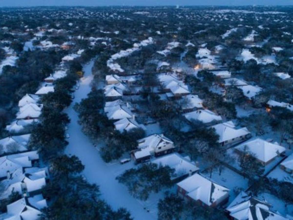 Apagones se alargan en Estados Unidos y México
