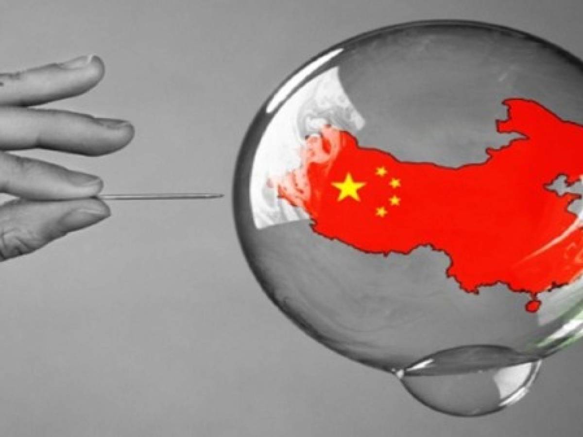 Explotó la 'burbuja' en China: anticipan los alcances de la ola expansiva