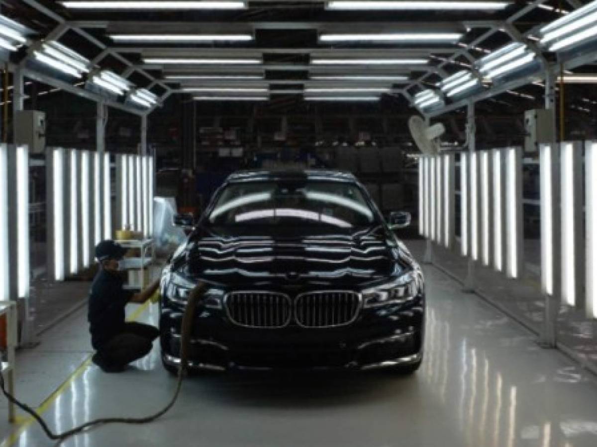 BMW llama a revisión un millón de autos en Norteamérica
