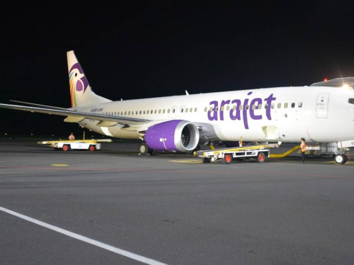 Arajet estrena vuelo directo San Salvador-Santo Domingo