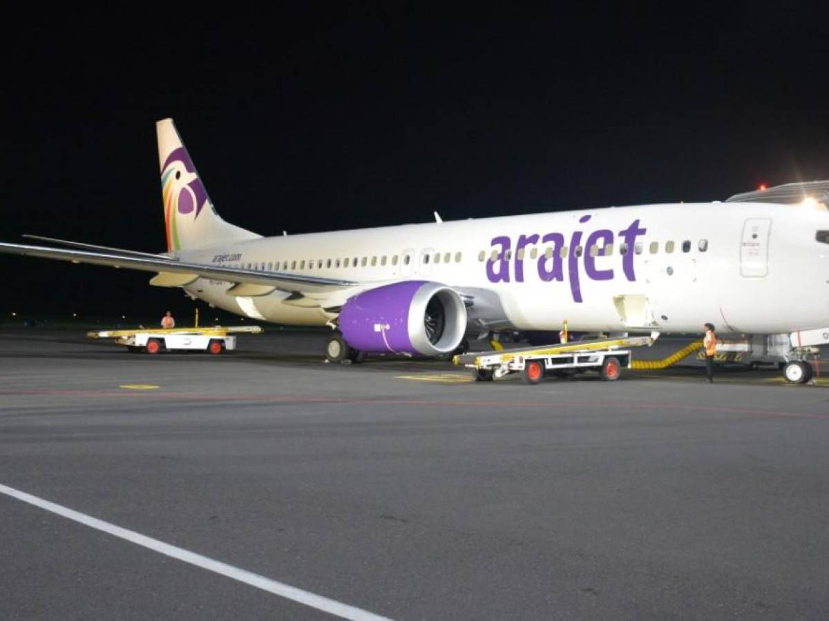 Arajet estrena vuelo directo San Salvador-Santo Domingo