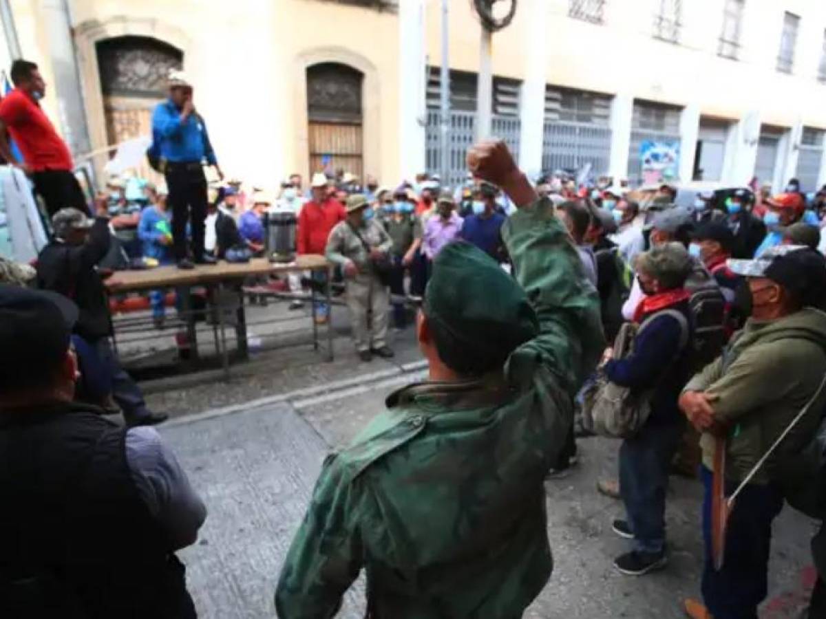 Guatemala: Militares veteranos realizan bloqueos para exigir beneficio económico