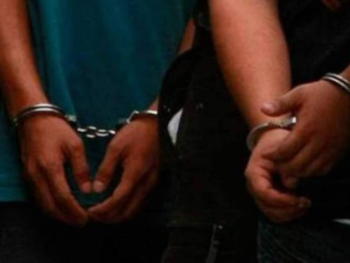 El Salvador: capturan a banda de traficantes de personas